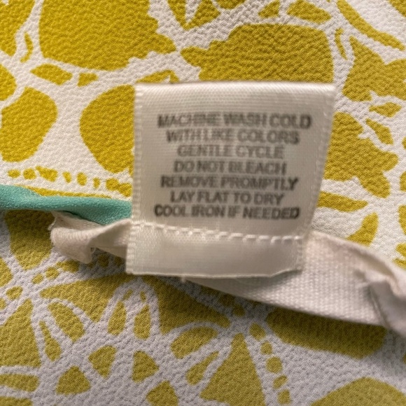 NWOT Wrap style top Mixed Print Short Sleeve Size M boho, fun, suplice - Picture 4 of 5